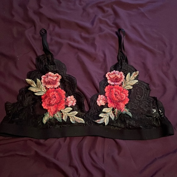 SHEIN Other - Black lace bralette with embroidered roses size 1XL